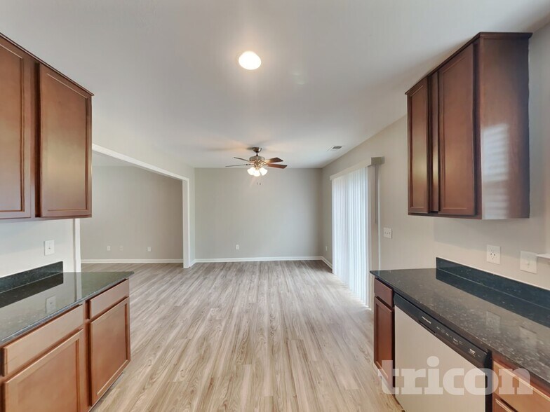 Building Photo - 113 Driftwood Ave