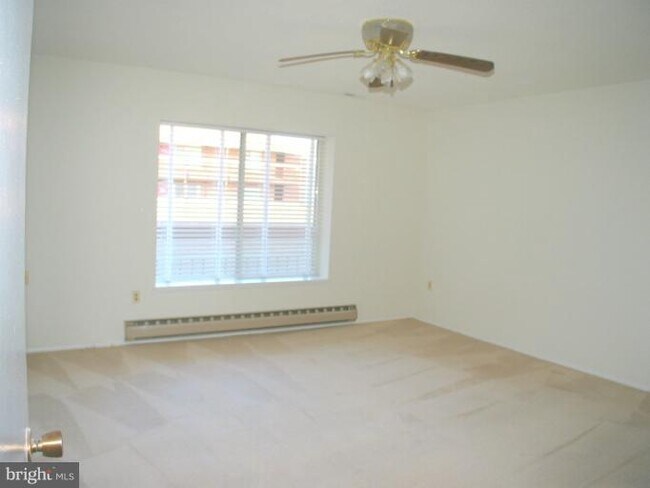 Building Photo - 15101 Glade Dr