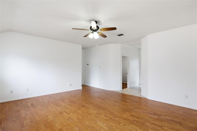 Building Photo - 120 Mule Deer Ct