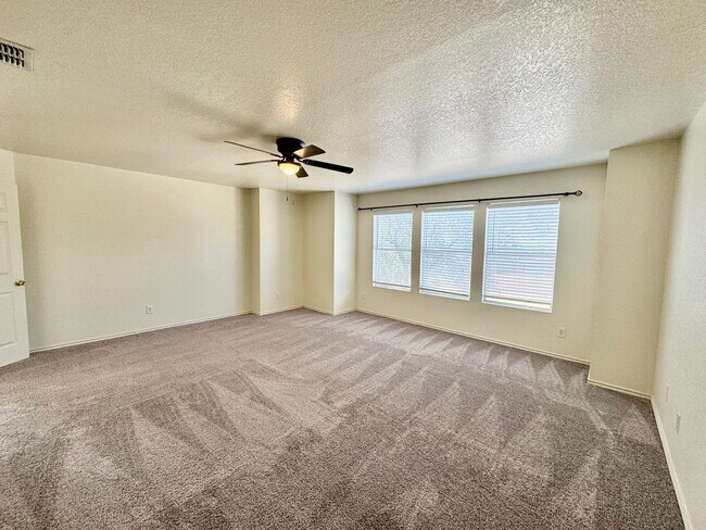 Building Photo - *COMING SOON* MOVE IN SPECIAL Beautifully Designed Two-Story Home with Loft and Garden Tub!