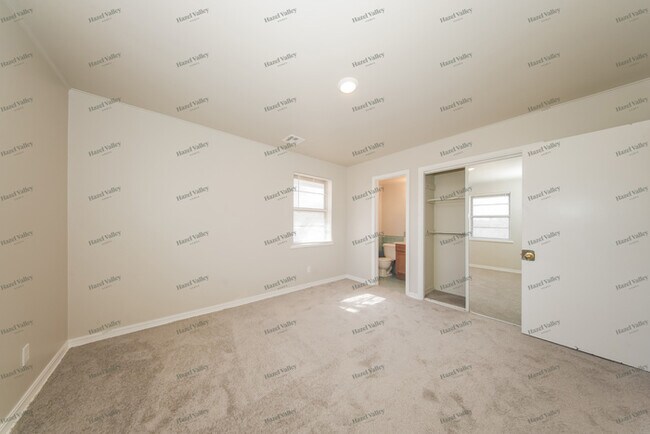 Building Photo - 5921 N College St