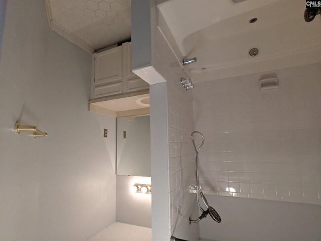 Building Photo - 5004 Village Creek Dr