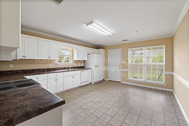 Building Photo - 313 Elbrus Way