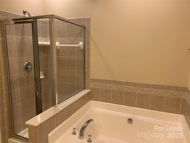 Building Photo - 4098 Holly Villa Cir