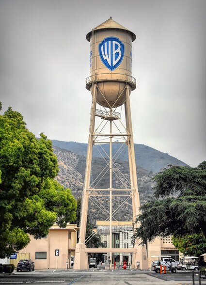 Building Photo - 355 N Maple St