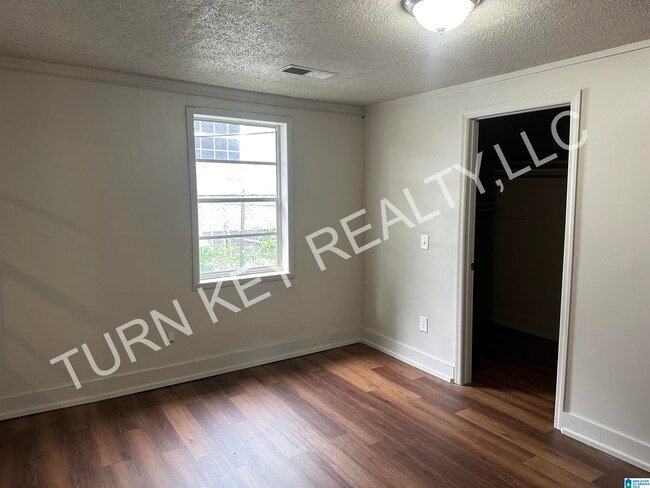 Building Photo - 2212 20th St N