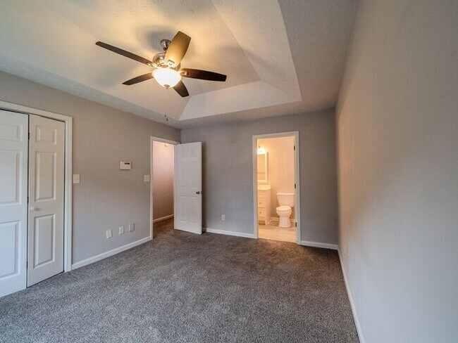 Building Photo - 2707 Sanibel Ln SE
