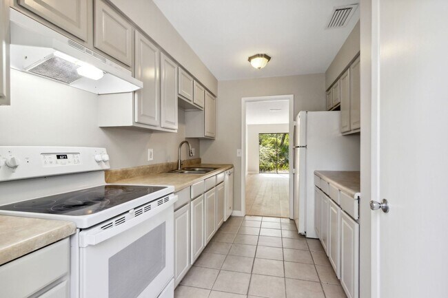 Building Photo - Mariners Walk - Easy walk to the beach