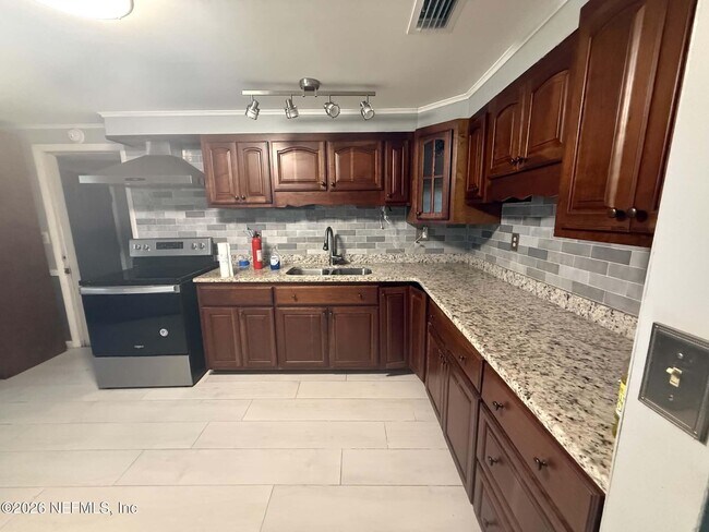 Building Photo - 203 SW 51st Ave