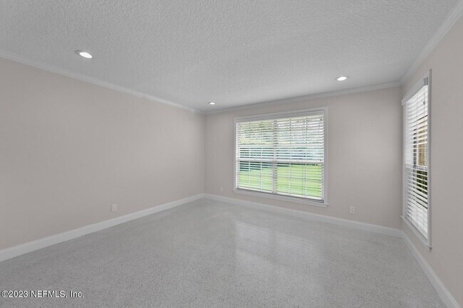 Building Photo - 221 Pablo Rd