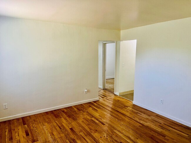 Building Photo - Crisp Duplex, offstreet parking, great backyard too.