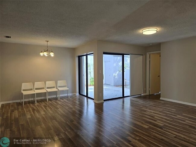 Building Photo - 4455 Carambola Cir N