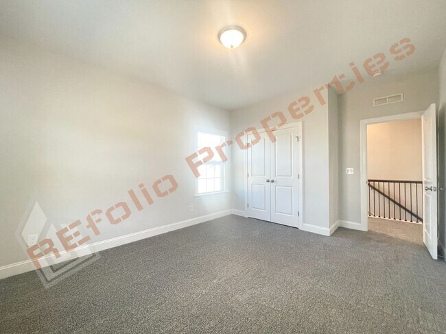 Building Photo - Beautiful 5 Bedroom 2-Car Garage Home with...