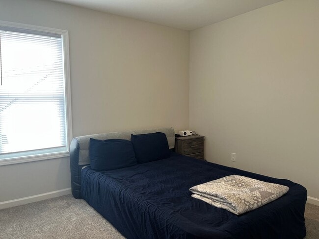 Building Photo - Lovely Energy Efficient Home In Smithfield...