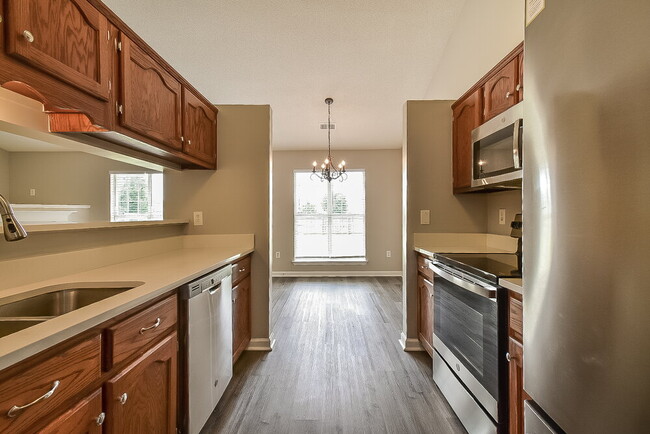 Building Photo - 1801 Cherry Creek Dr