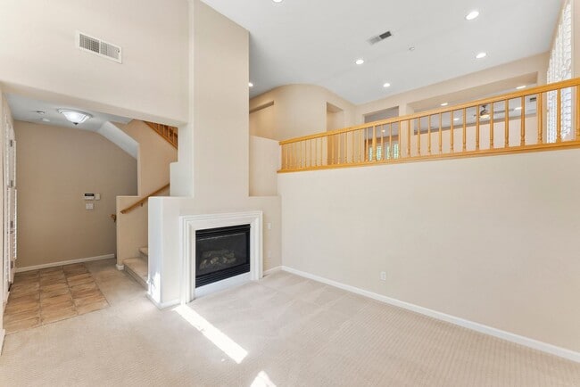 Building Photo - PARKSIDE LUXURY LIVING!