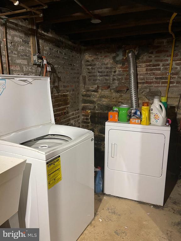 Building Photo - 804 N Calvert St