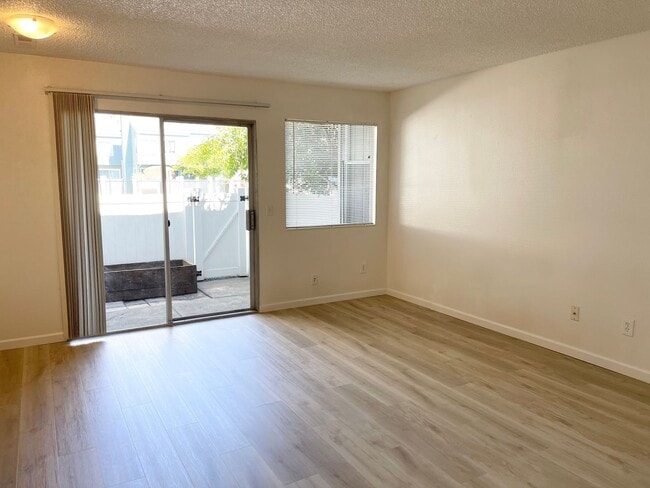 Building Photo - Updated 2 Bedroom Condo in Rohnert Park w/...