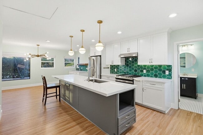 Building Photo - 3 Bedroom Home with Ocean Views in Point Loma