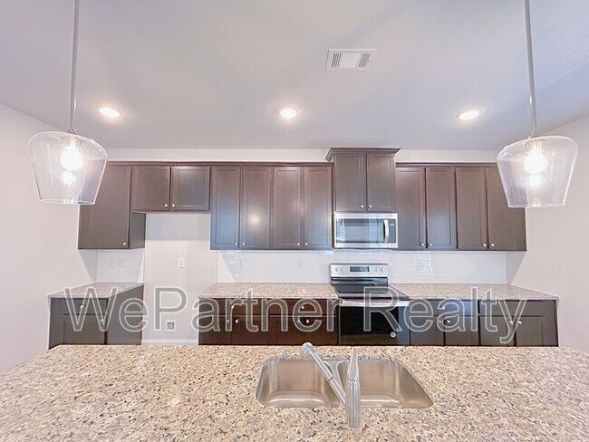 Building Photo - 2586 Mls Cmn Dr