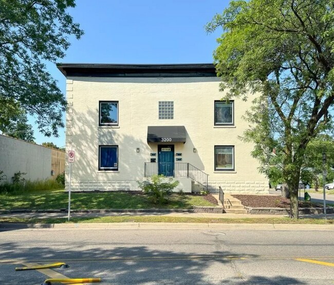 Building Photo - 3200 Bloomington Ave