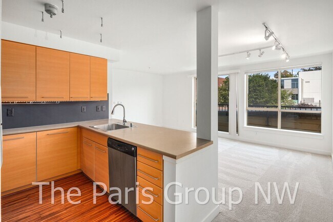 Building Photo - Perfect Bright 1BR 733sf CapHill Condo!! 9...