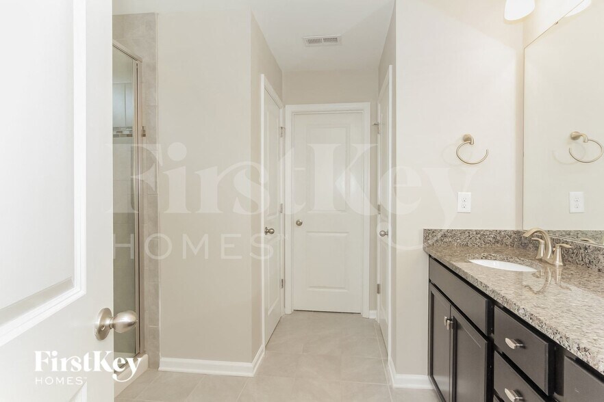 Building Photo - 9805 Rayneridge Drive