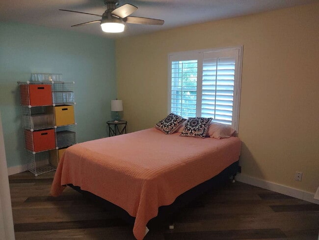 Building Photo - "Fully Furnished 2-Bedroom 2 Full Baths in New Port Richey – Your Perfect Retreat Awaits!"