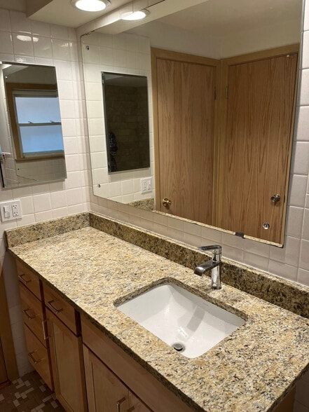 Building Photo - 6537 N Natoma Ave