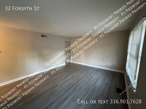 Building Photo - 32 Forsyth St