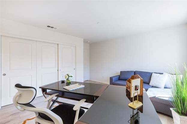Building Photo - 4959 Camarillo Ln