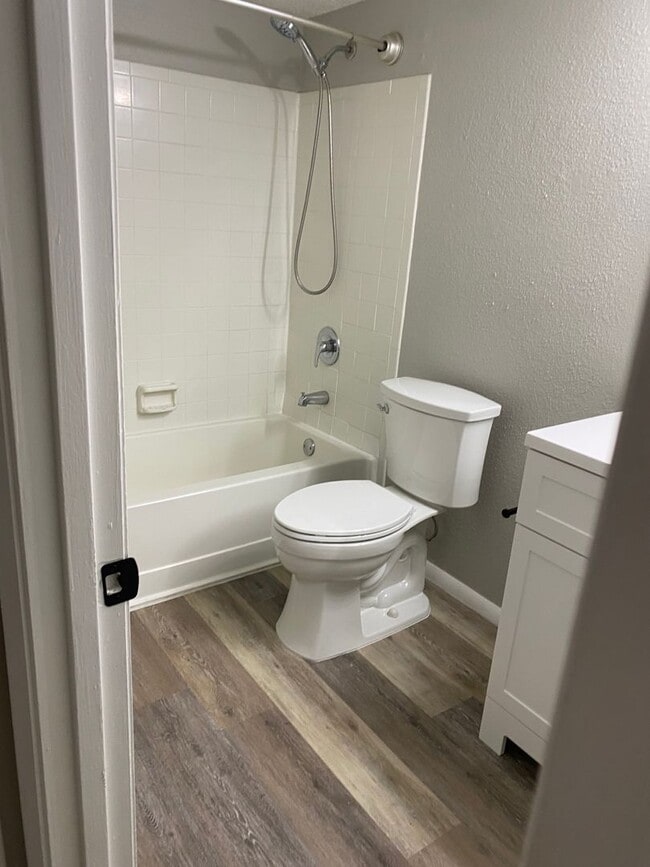 Building Photo - **CABANA KEY** One Bedroom ready for occupancy