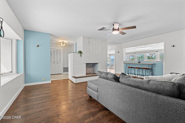 Building Photo - 136 Colina Cir