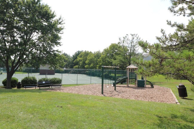 Building Photo - 18336 Streamside Dr