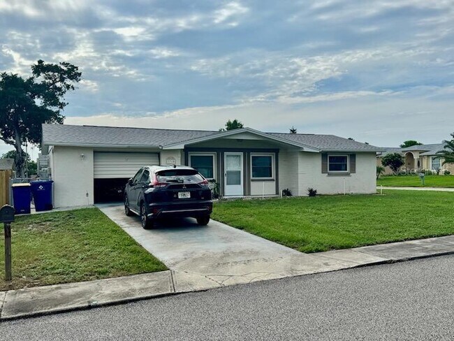 Building Photo - 3719 Warbler Dr