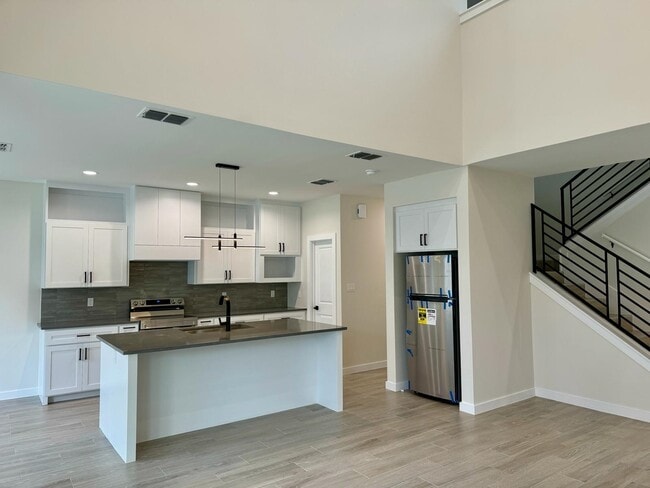 Building Photo - 7511 Cresta Bella St