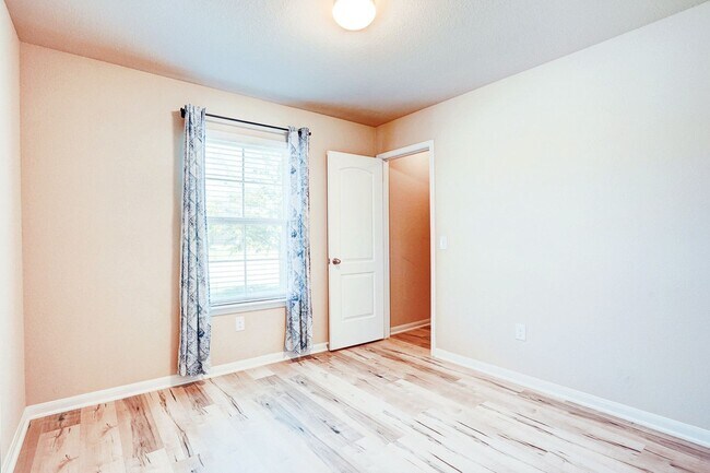 Building Photo - Charming 3BR/2BA Contemporary Home with Lu...