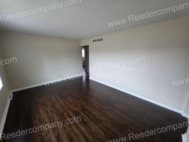 Building Photo - Updated 3 bedroom 1 bathroom House