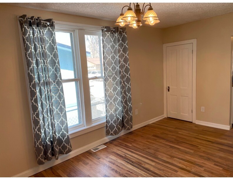 Dining Room - 521 E 3rd St