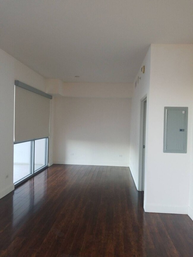 Building Photo - Gorgeous Unit on the 15th Floor at the All...