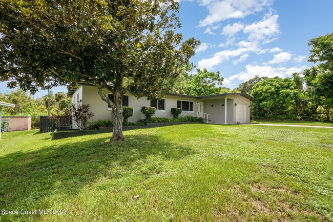 Building Photo - 115 S Indian Cir