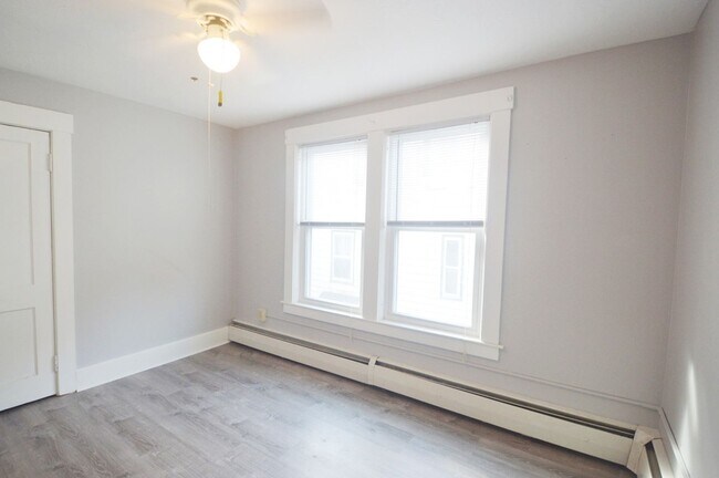 Building Photo - 38 Cascade St