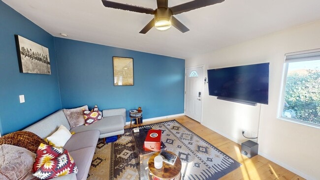 Building Photo - Charming 2-Bedroom Home with Mini Golf Course, Spacious Yard, and Ample Parking