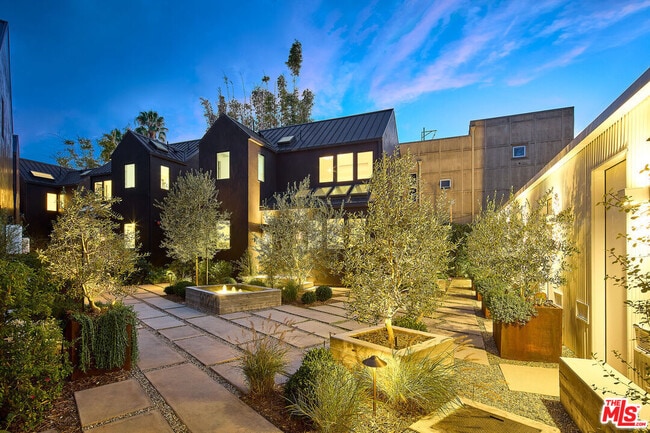 Building Photo - 1813 Penmar Ave
