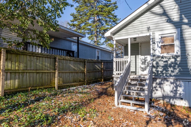 640 Wilson - Back Yard & Patio - Wilson Street