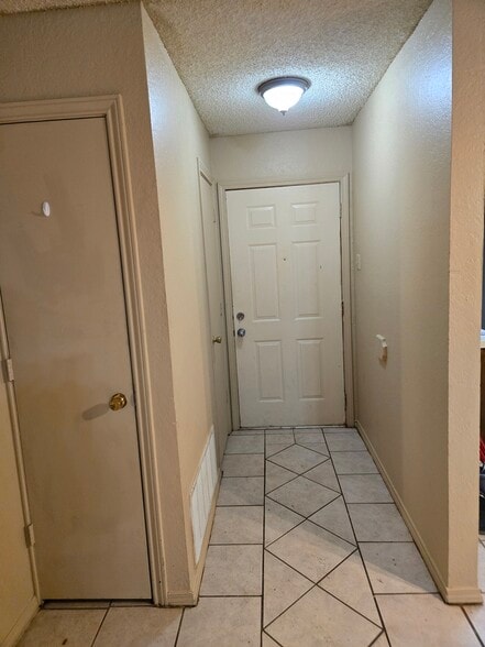 Building Photo - 313 Bryant Ln