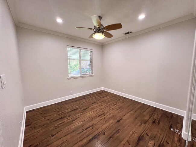 Building Photo - Large Evergreen Home with Solar & Community Pool