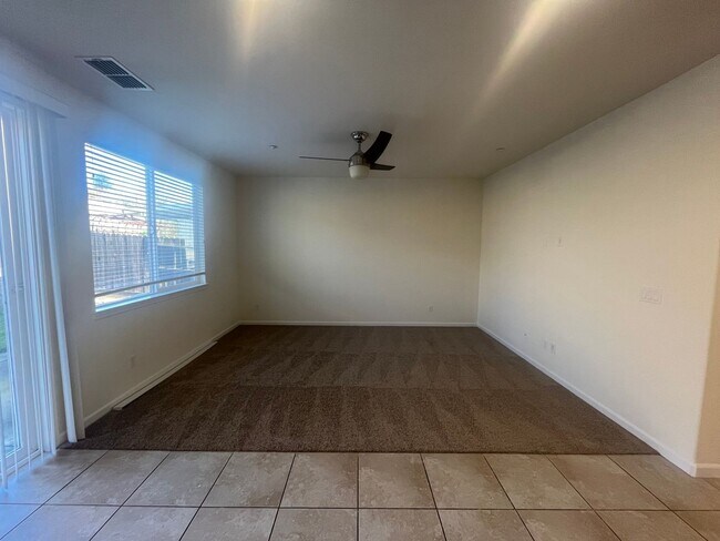 Building Photo - 4 Bedroom 2, Bath, 2900 sqft. w/t Separate 1 Bedroom 1 Bath Guest Quarters for Lease.