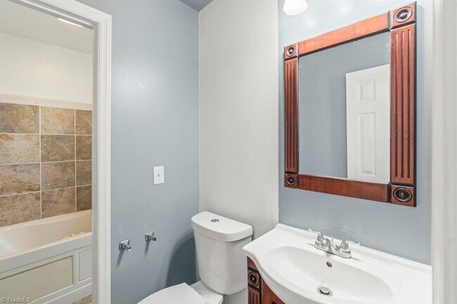 Building Photo - 1720 Gavin Dr
