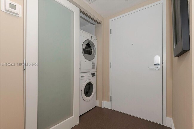 Building Photo - 2301 Collins Ave